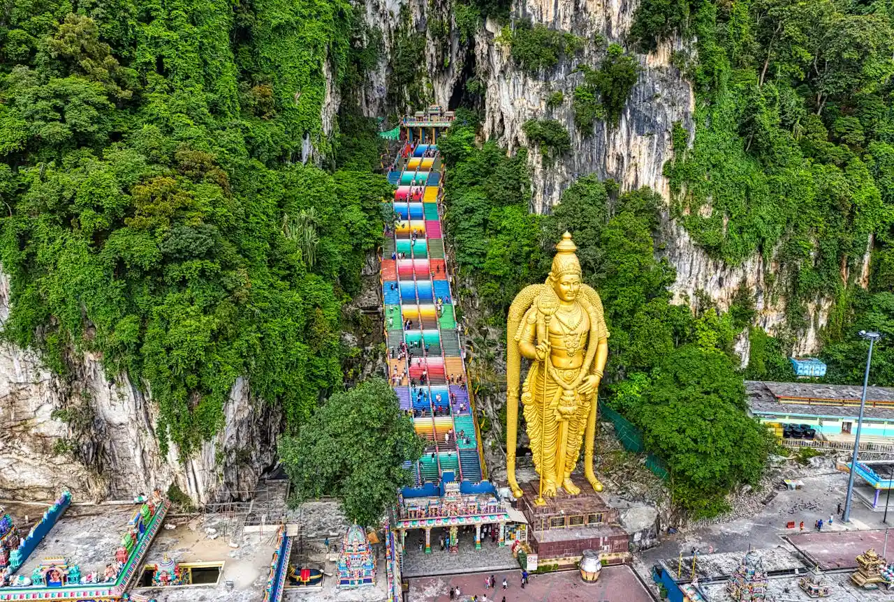Tangga berwarna Batu Caves