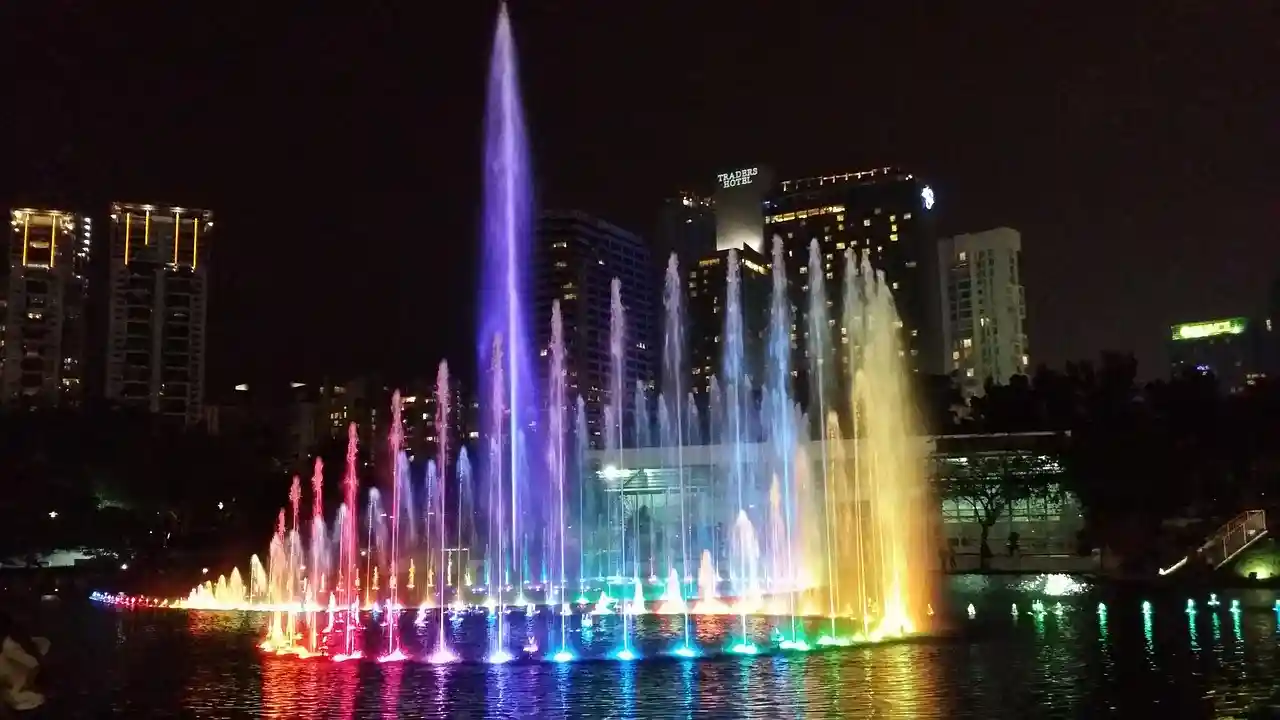 Pertunjukan Cahaya Symphony Lake