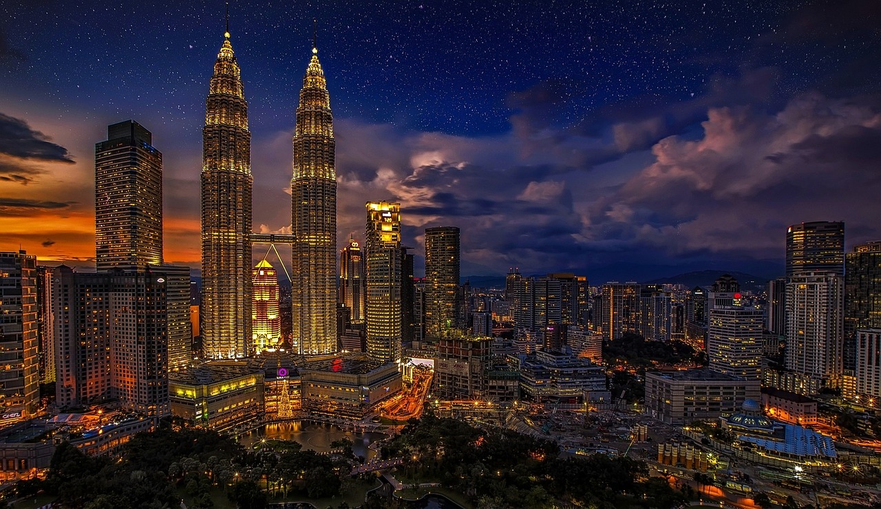 Kuala Lumpur Unveiled: Where Skyscrapers Meet Street Markets